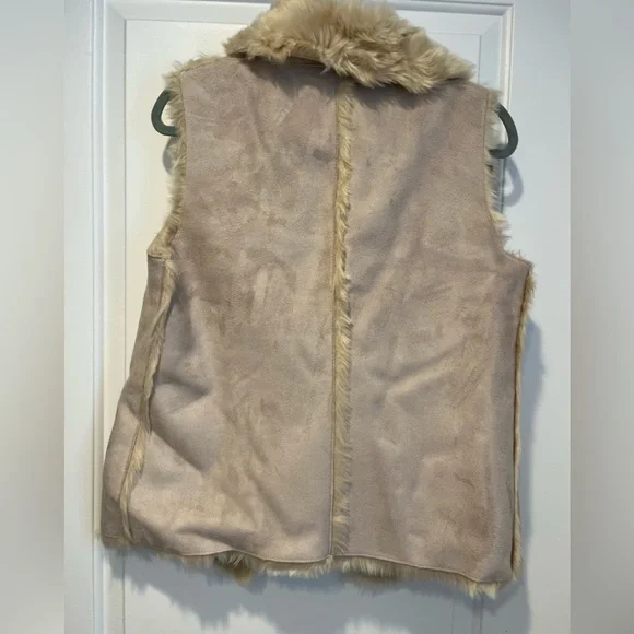 The LOFT faux fur and suede vest sz small - Picture 4 of 5